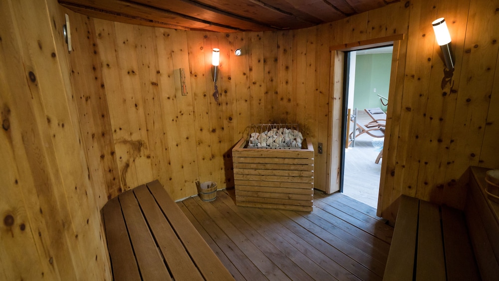 Family Hotel Schloss Rosenegg 34/64
