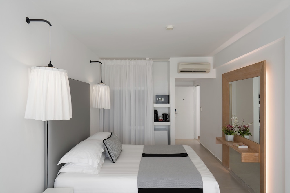 غرفة كلاسيكية بسرير كينج بإطلالة على الفناء بغرفة نوم واحدة، Aressana Spa Hotel and Suites 3/10