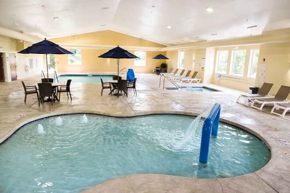 Comfort Suites Lake Geneva East 22/46