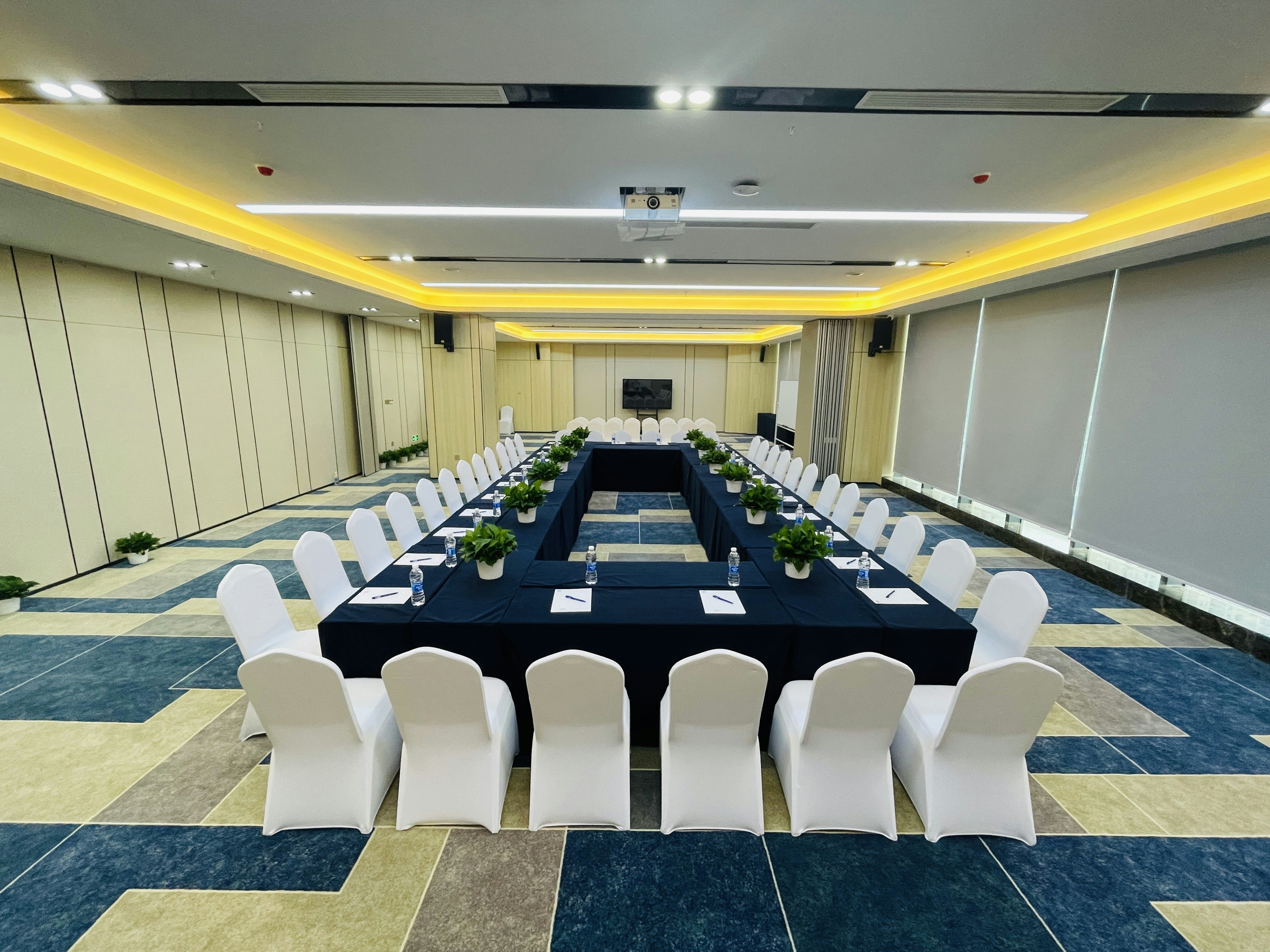 Holiday Inn Express Nanchang Riverside 66/77