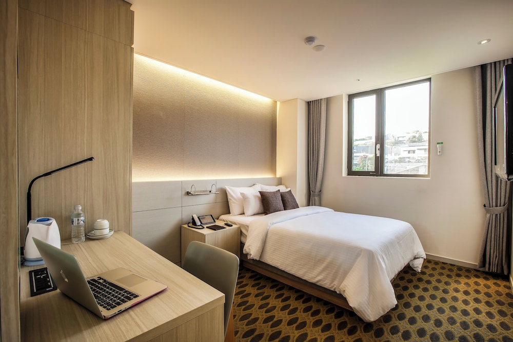 Hamilton Hotel 28/65