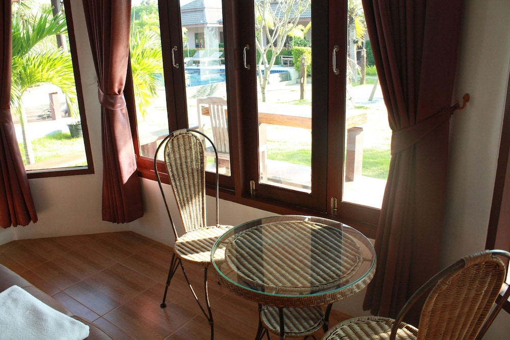 Waterside Resort 54/70