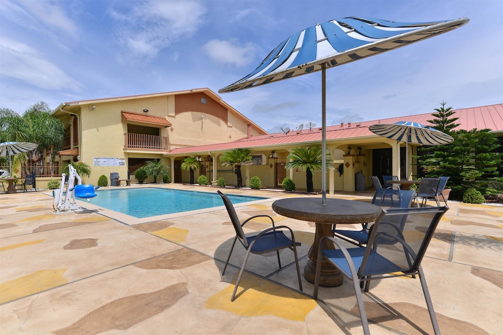Americas Best Value Inn & Suites Alvin Houston 6/35