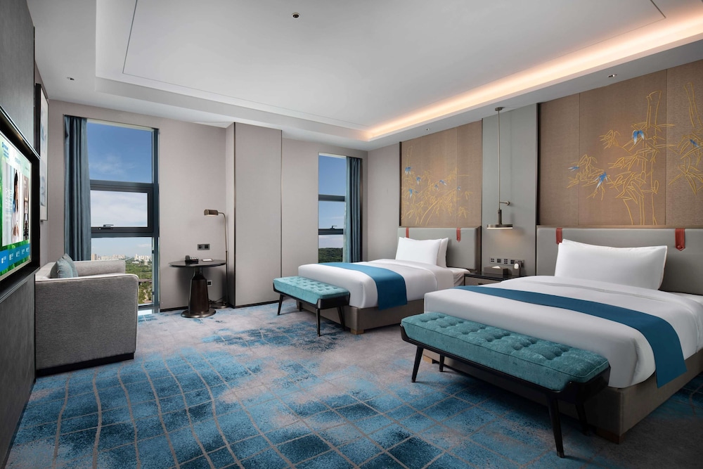 DELUXE, TWIN BEDS, CITY VIEW