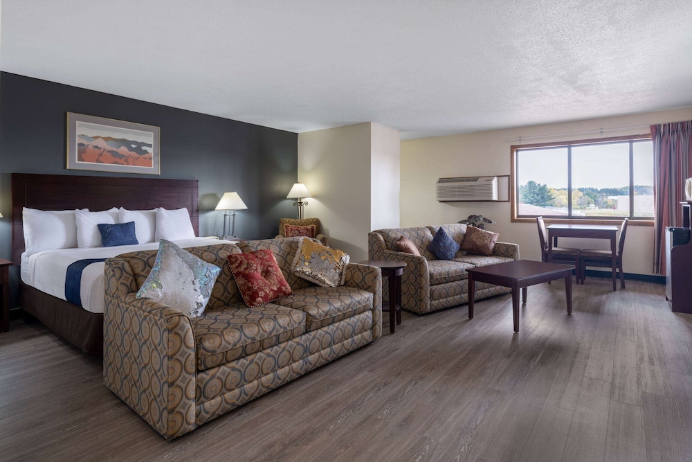 Travelodge by Wyndham Merrill 37/50