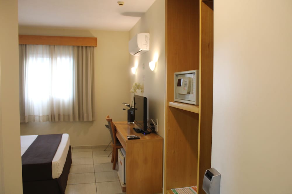 Harbor Self Graciosa Hotel 24/46