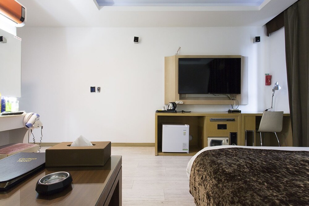 Carlton Hotel 48/62