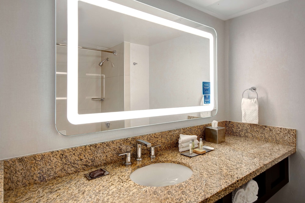 DoubleTree by Hilton Hotel LAX - El Segundo 25/84