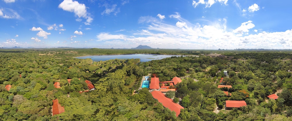 Cinnamon Lodge 26/50