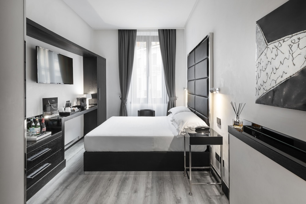 LHP Hotel Napoleon 8/64