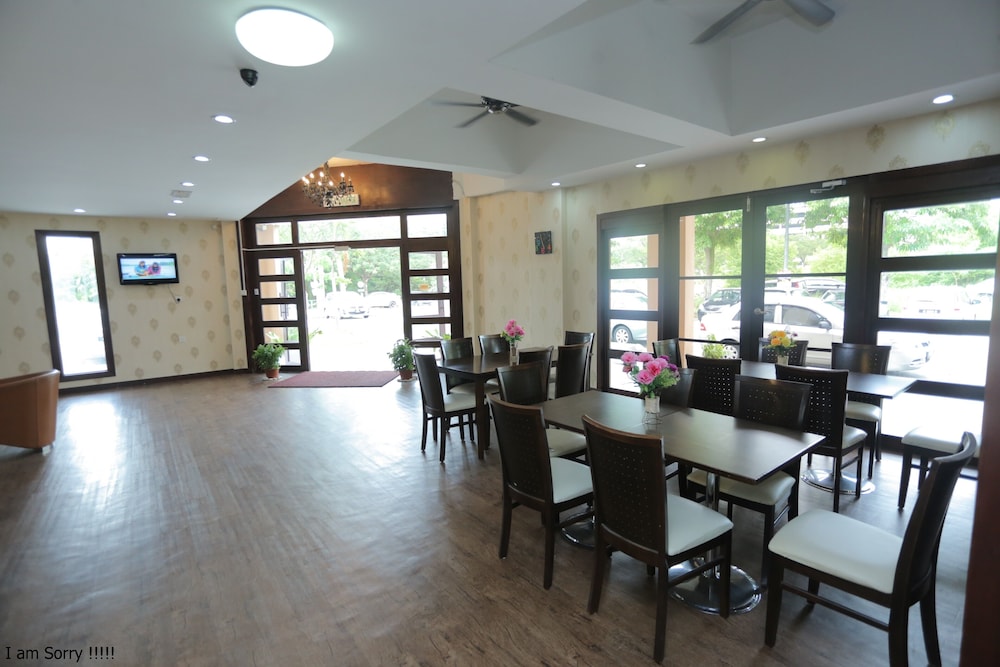 JAM Hotel Near ERL Salak Tinggi Kota Warisan 26/27