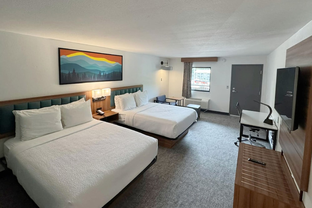 Best Western Johnson's Inn Downtown Gatlinburg 24/62