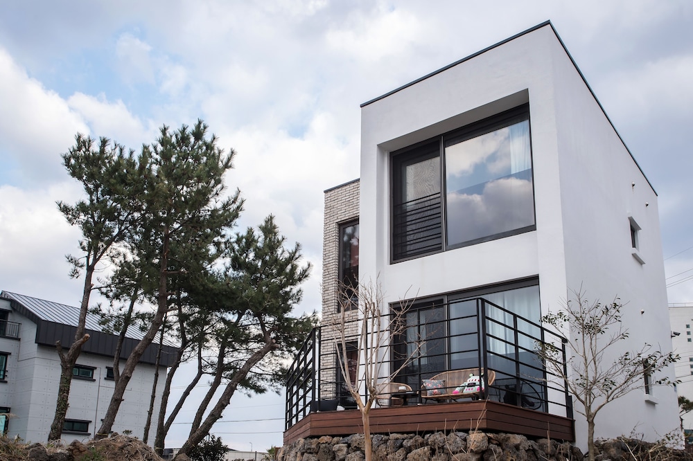 Aewol Bada House 3/50