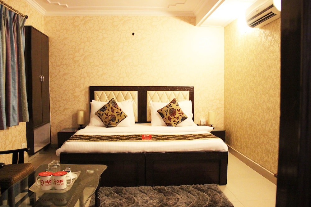 Oyo 2407 Hotel Gera's M1 14/17