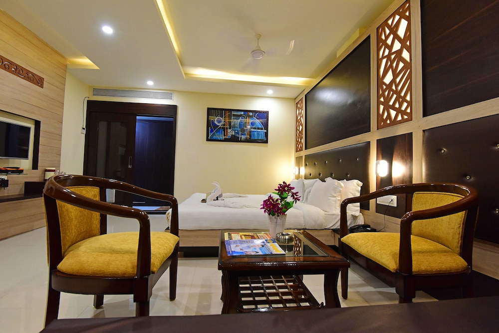 Hotel Dayal Paradise 19/26