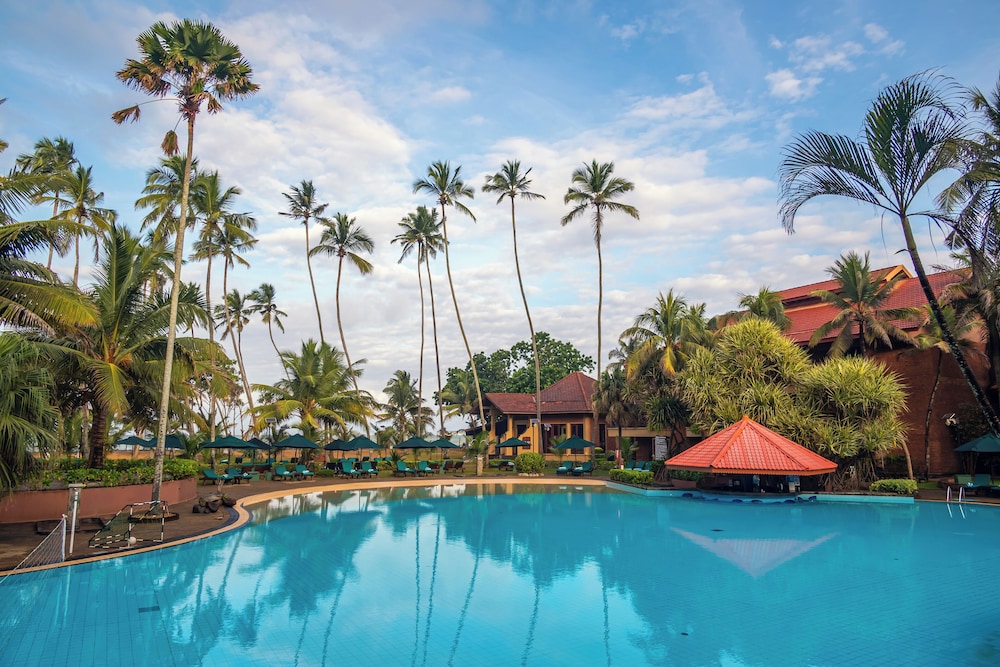 Royal Palms Beach Hotel 64/66