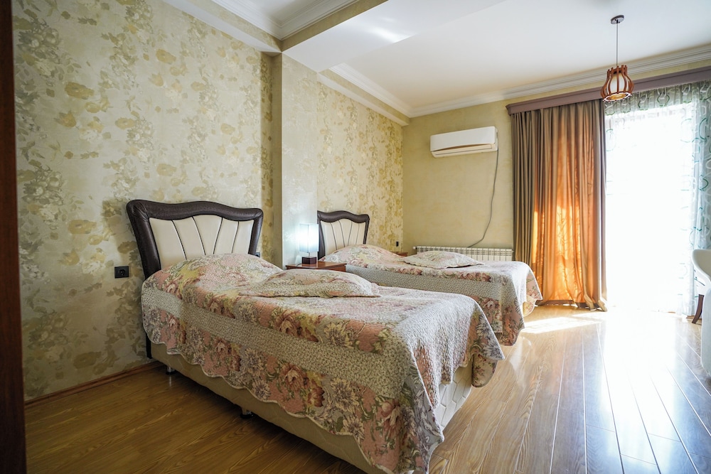 Natali Hotel 24/65