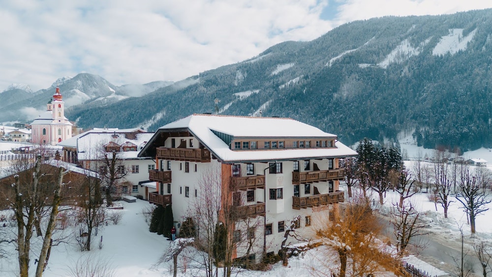 Strasserwirt - Herrenansitz zu Tirol 3/50