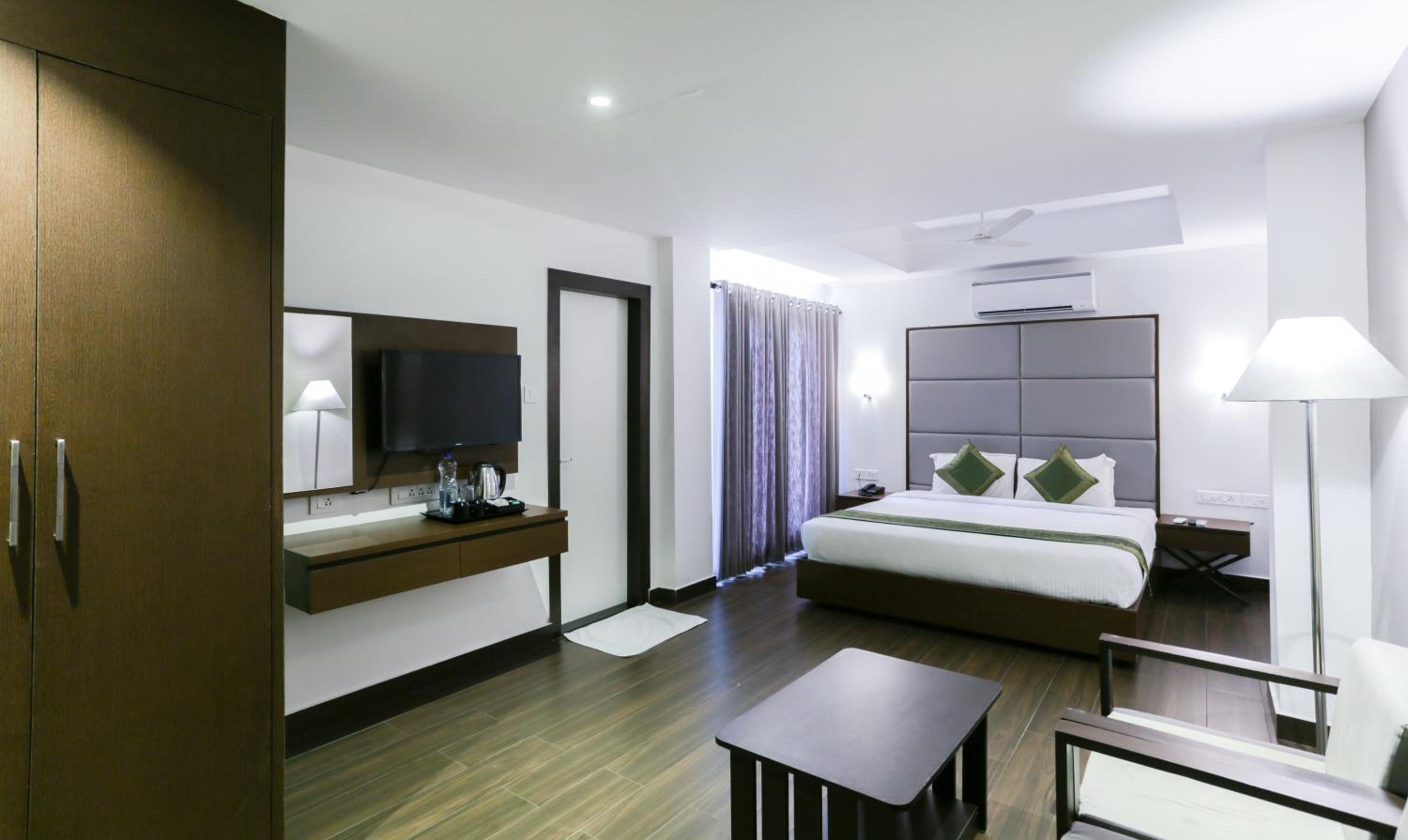 Hotel Crown Suites 16/26