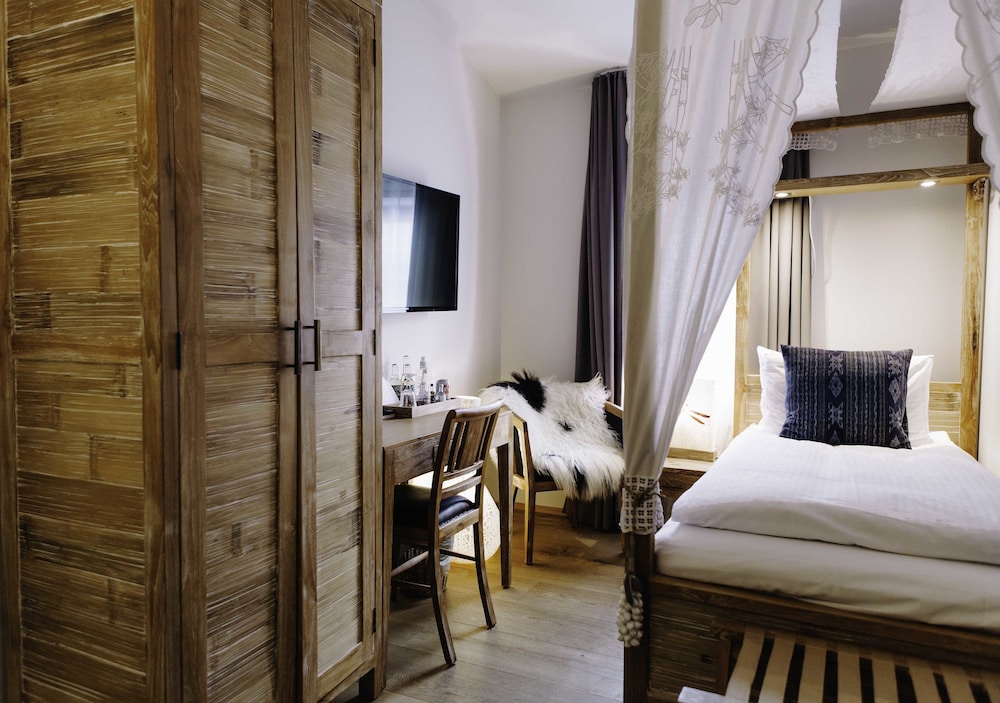 Hotel Eyja 7/63
