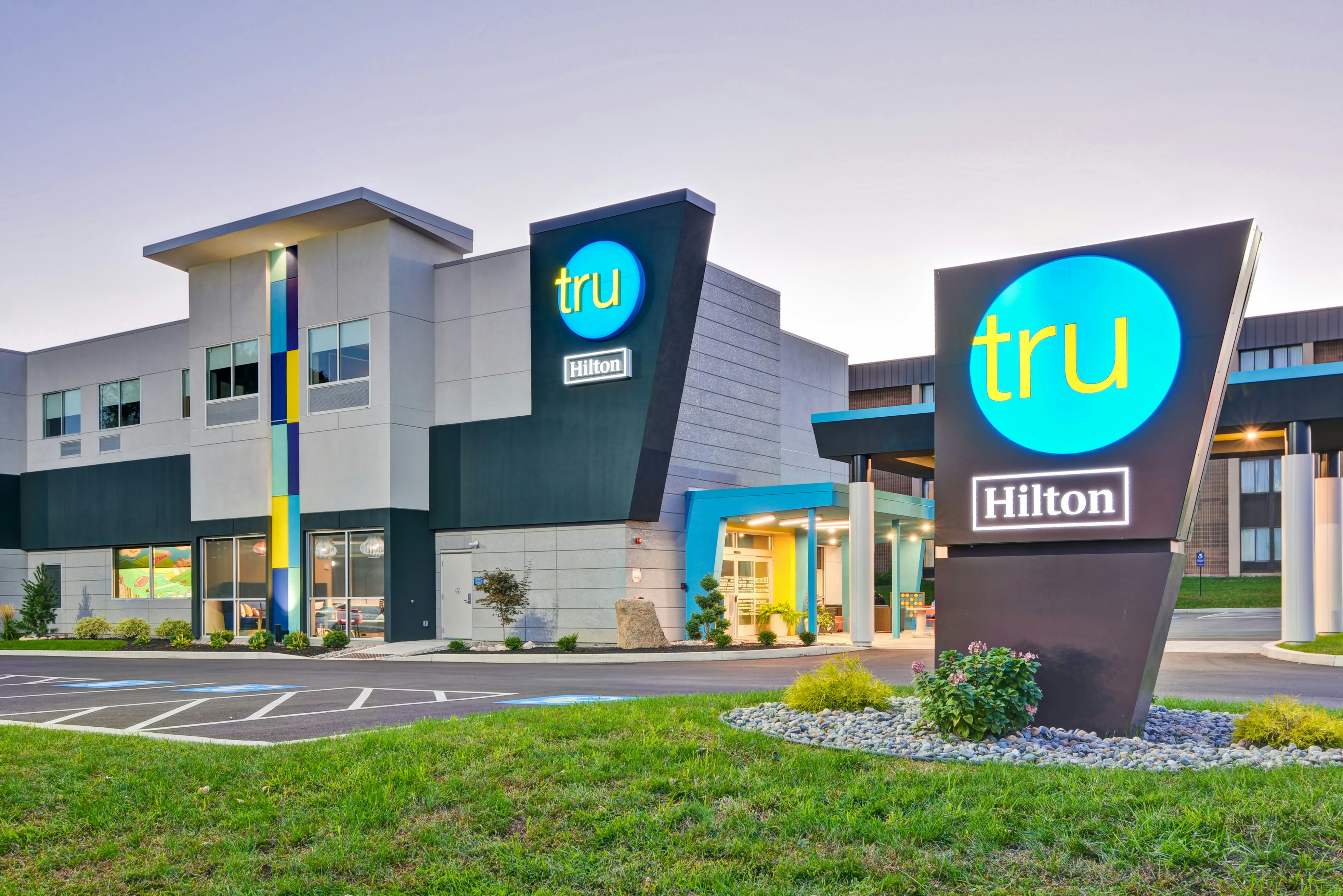 Tru by Hilton Syracuse North Airport Area 1/24