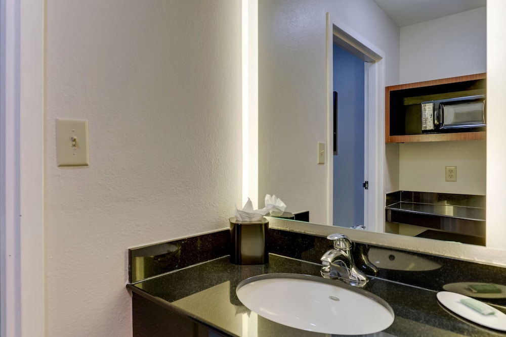 Best Western Plus Las Colinas Inn & Suites 55/58