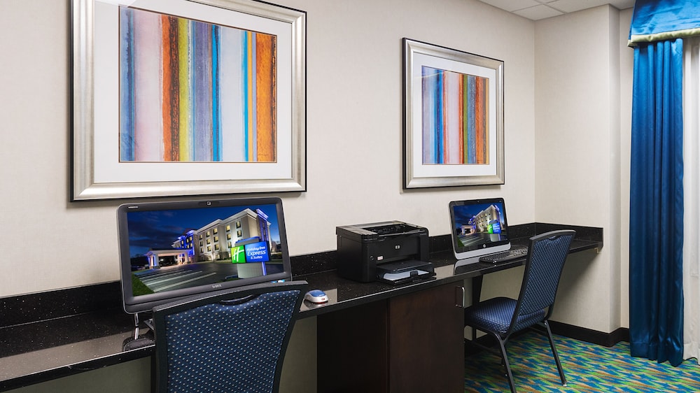 Holiday Inn Express Hotel & Suites Stroudsburg-Poconos 48/56