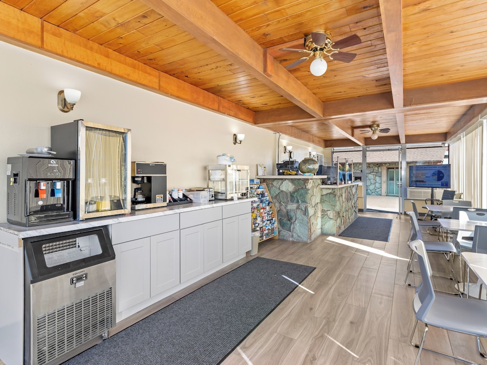 Americas Best Value Inn 13/18