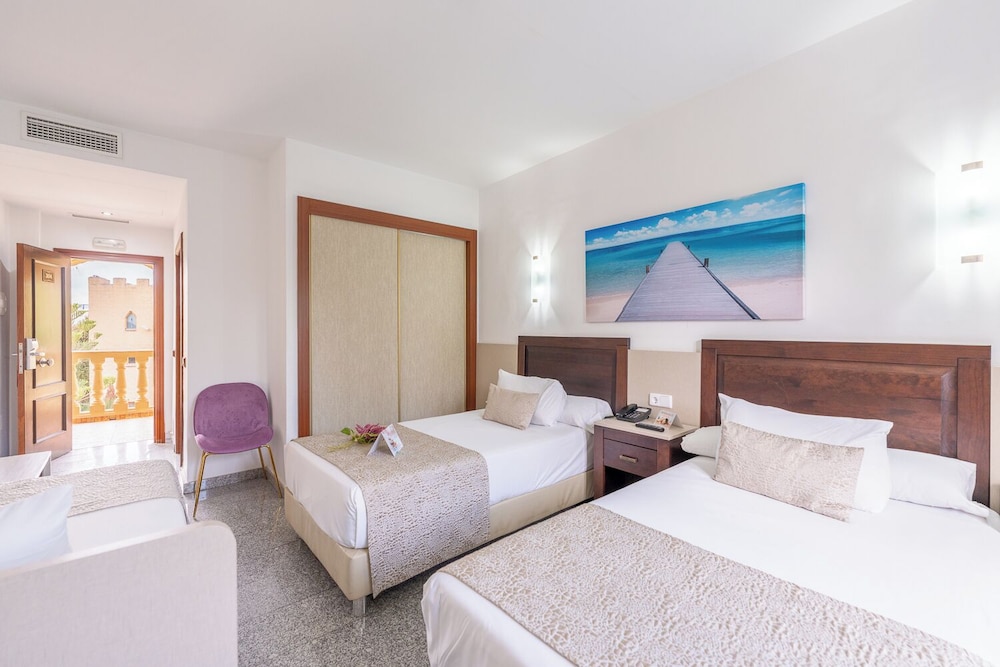 ROOM, TRIPLE, 3 BEDS