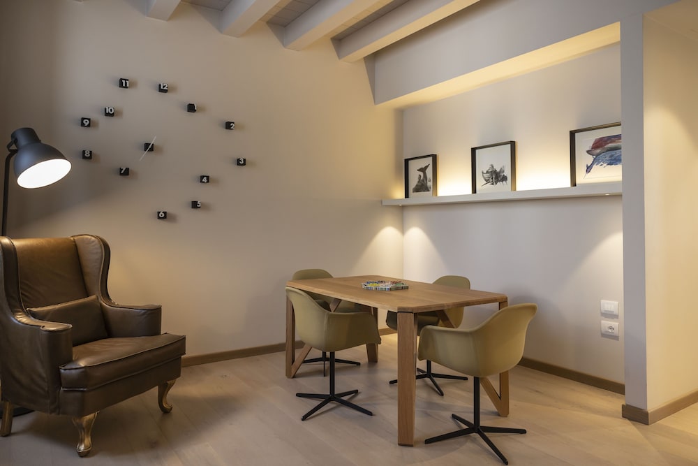 Savona 18 Suites 54/74