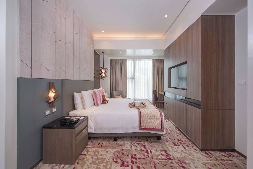 غرفة ديلوكس بسريرين منفصلين وسريرين كينج بـ3 غرف نوم، Somerset Central Salcedo Makati 4/8