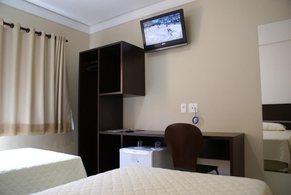 Cristal Palace Inn 18/40