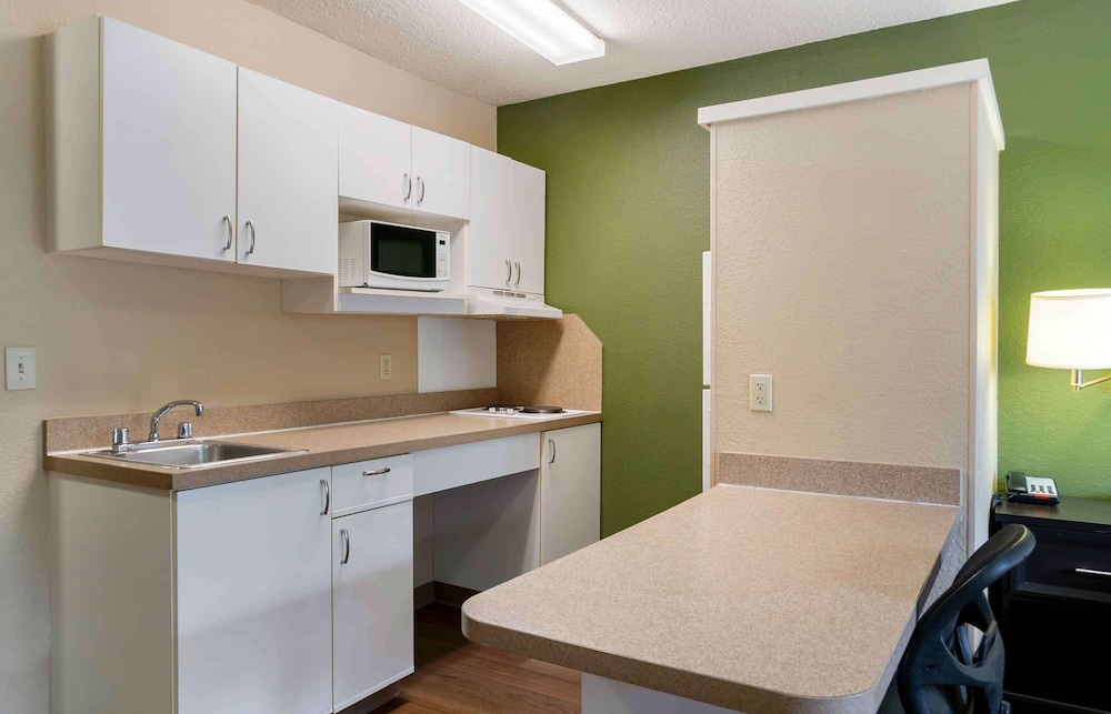 Extended Stay America - Detroit - Madison Heights 40/53