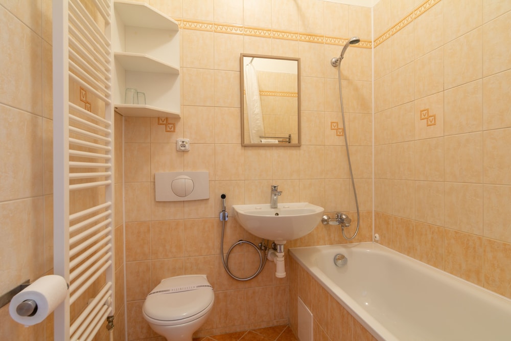 Hotel Romania 37/41