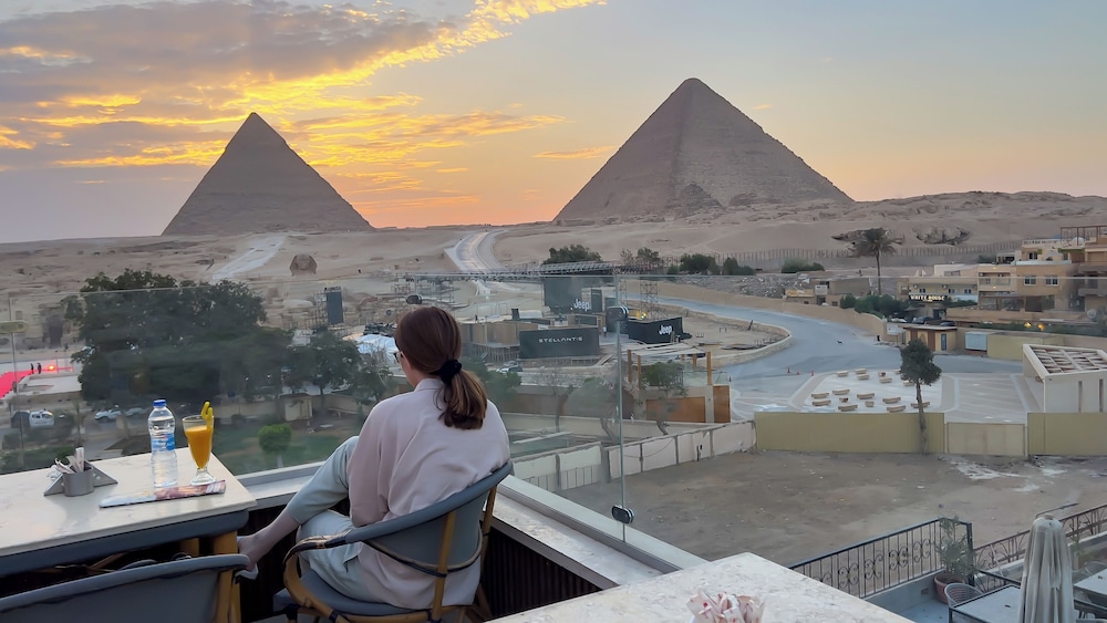 Giza Pyramids View Inn 24/50