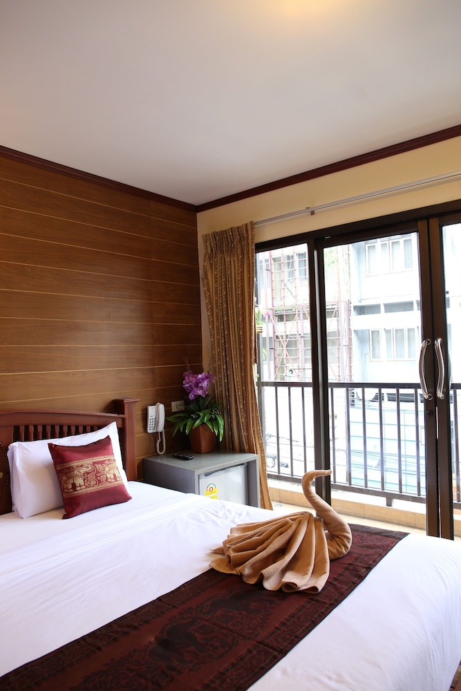DELUXE, DOUBLE BED, BALCONY