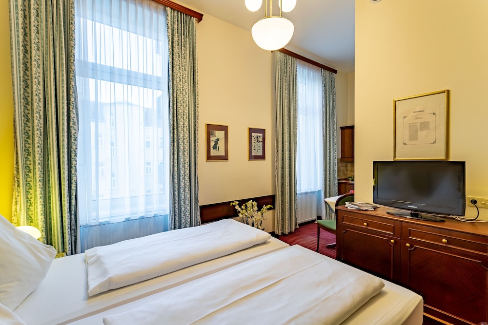 MAISONETTE, SUITE