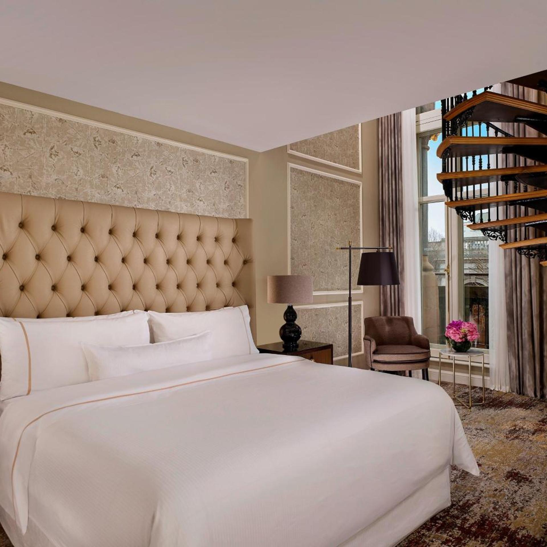 1 Bedroom, Bi Level, Suite, King Bed, City View