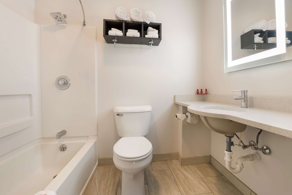 Surestay Hotel By Best Western Thomson 20/41