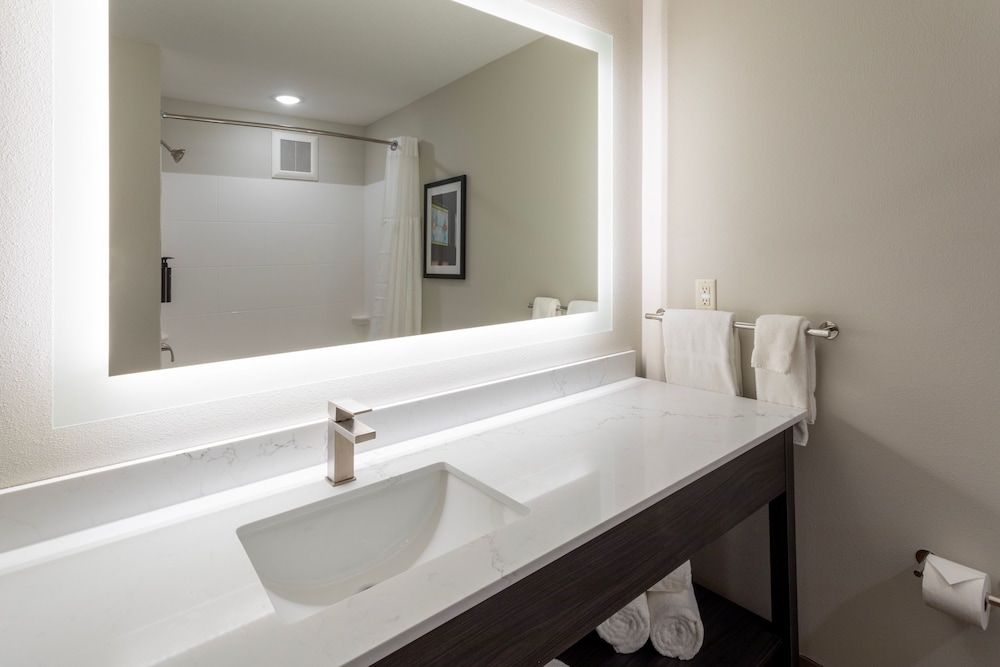 GrandStay Hotel & Suites Algona IA 20/22