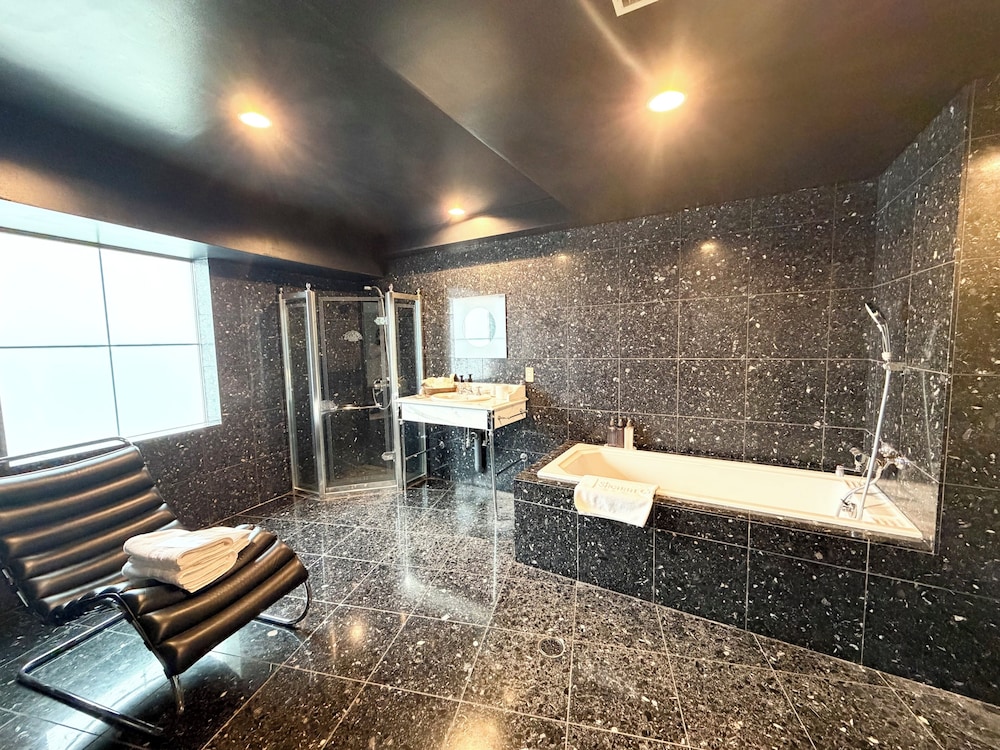Shonan Kamakura Crystal Hotel 67/89