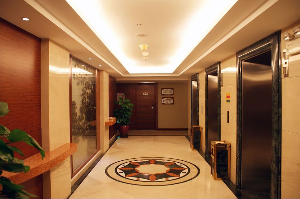 Holiday Inn Donghua 8/49