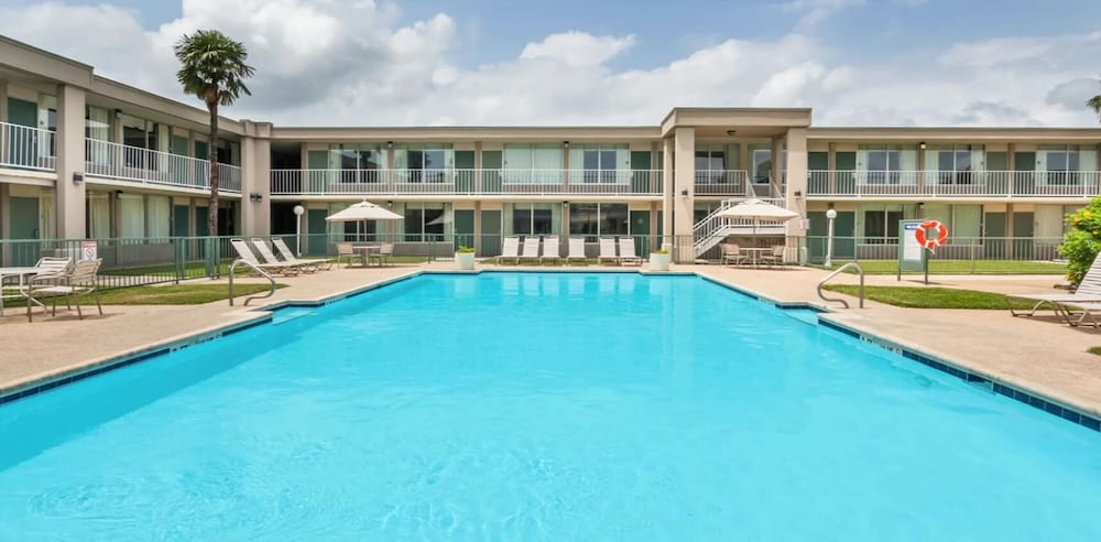 Days Inn by Wyndham Seguin TX 3/27
