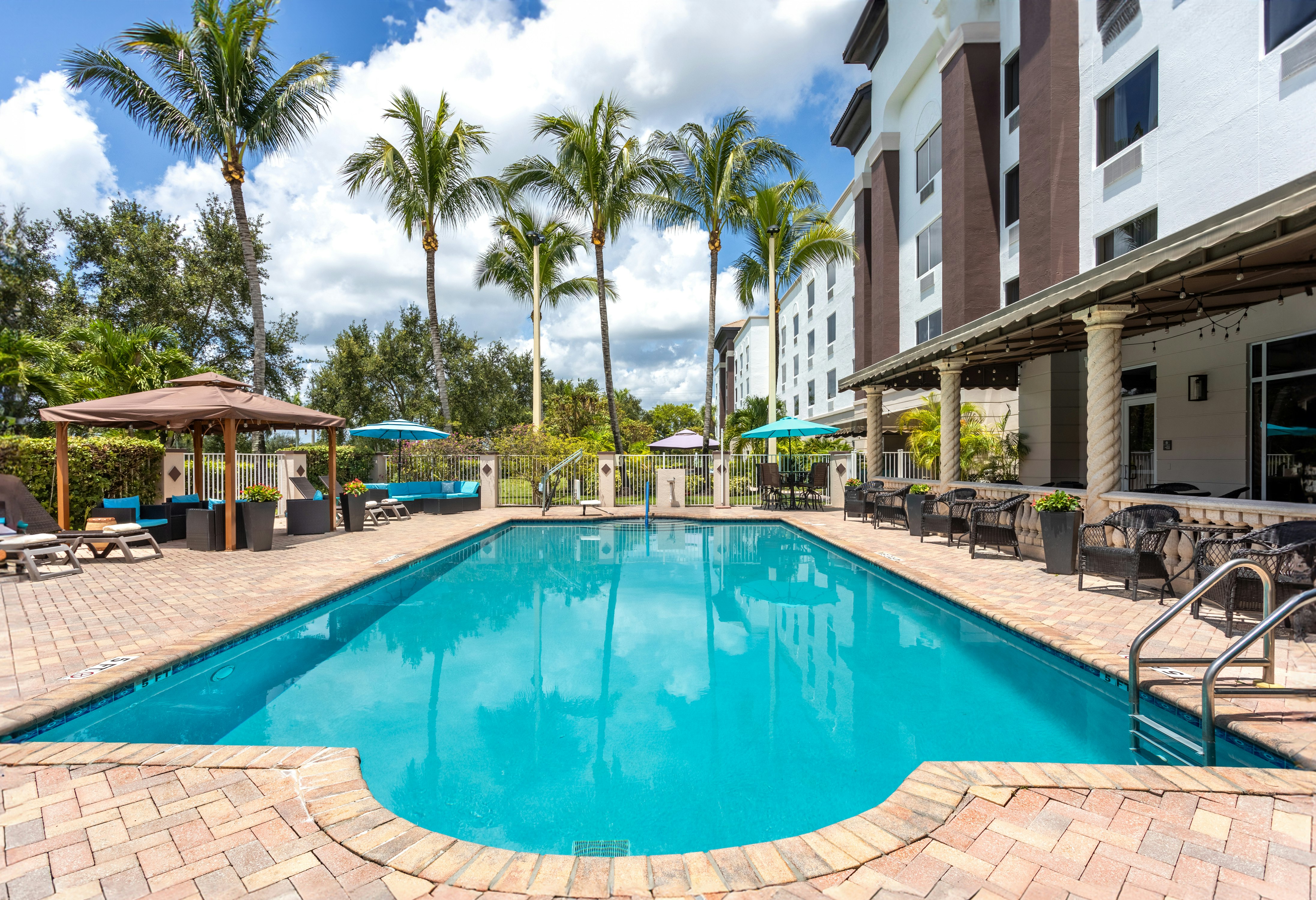 Hampton Inn and Suites Wellington 43/44
