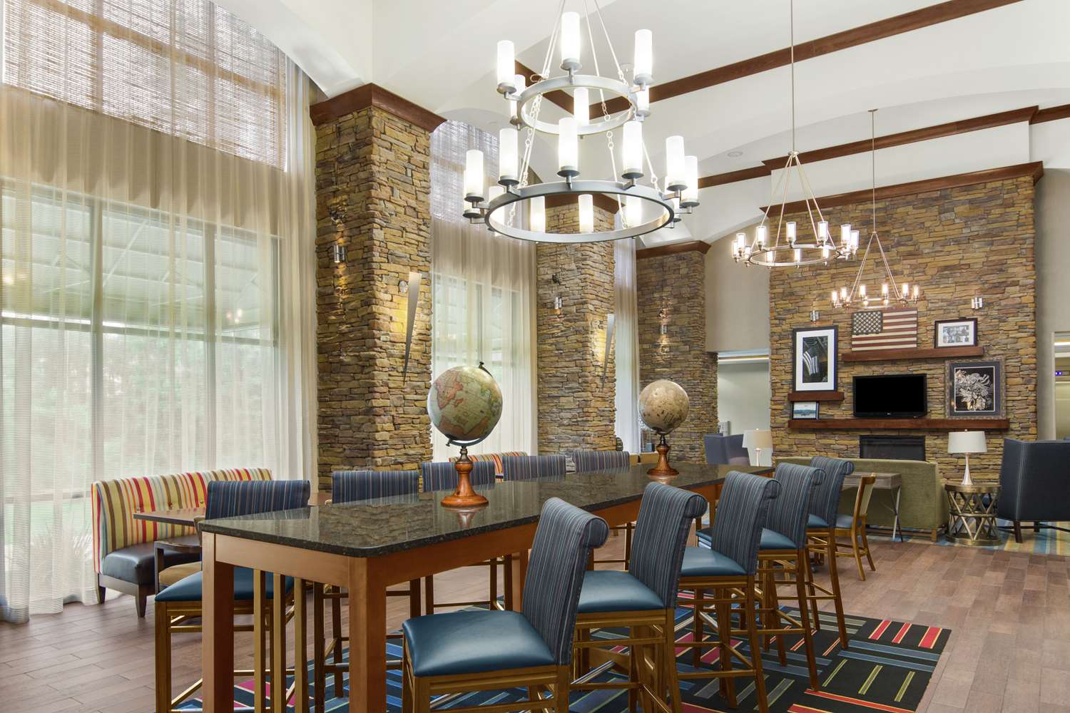 Hampton Inn Columbus South Fort Moore 24/33