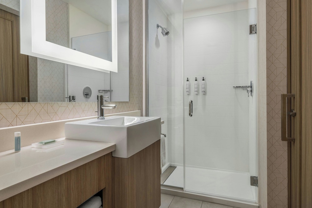 جناح بسريرين كوين، SpringHill Suites by Marriott Braselton 4/7