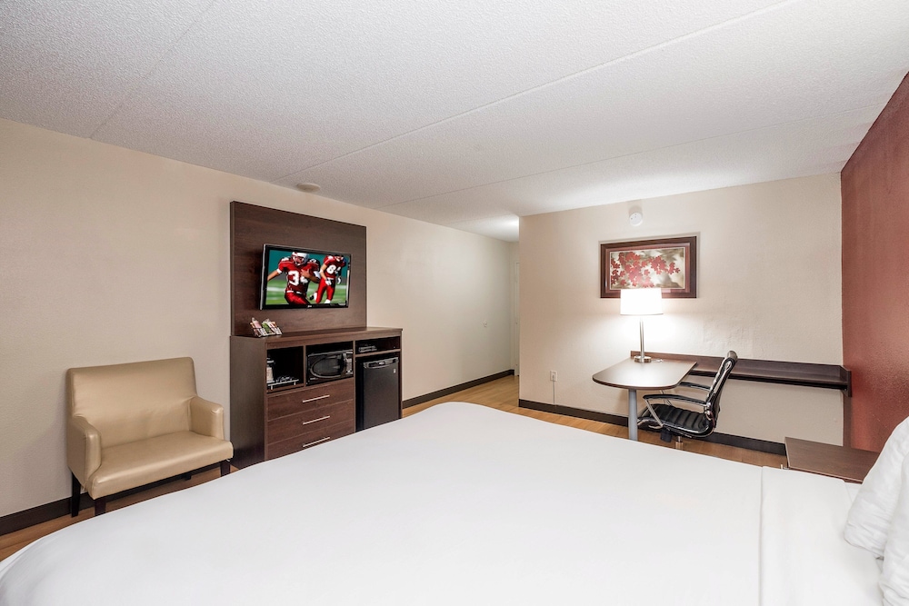 Red Roof PLUS & Suites Knoxville West - Cedar Bluff 11/51