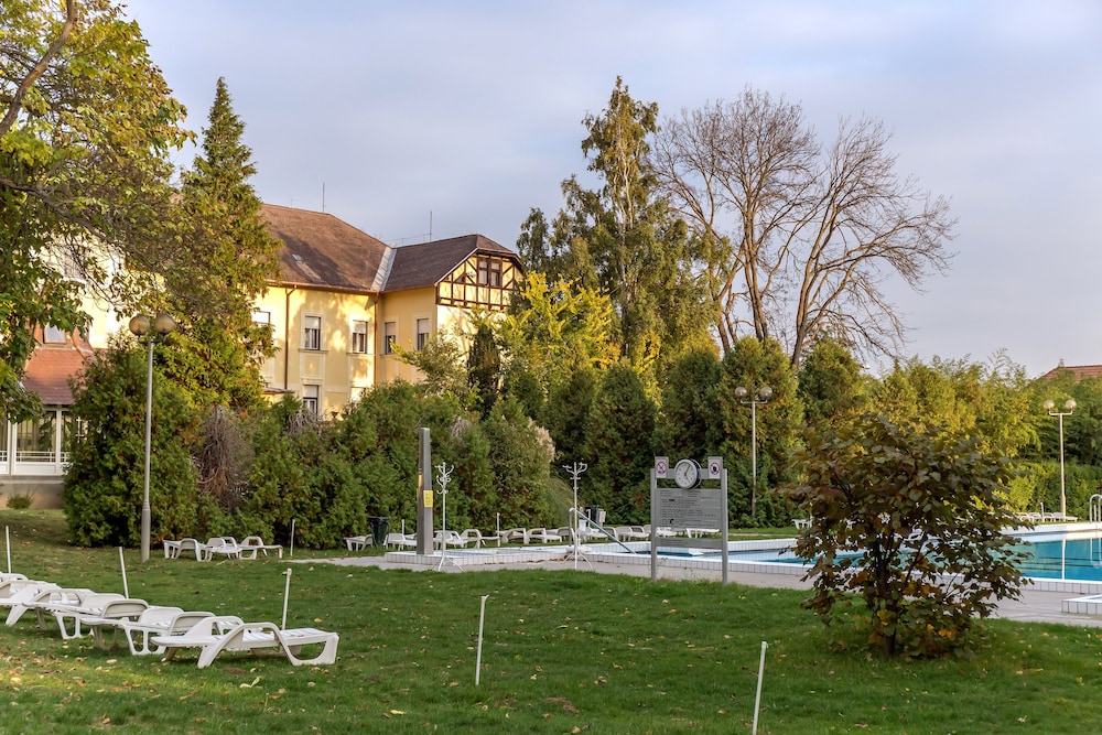 HUNGUEST HOTEL HELIOS 8/56