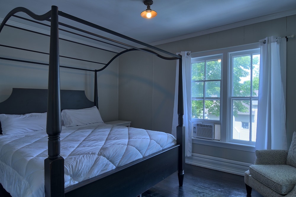 Charlevoix House 11/50