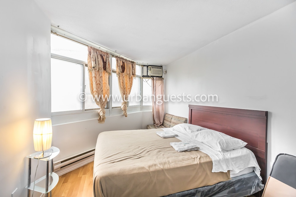 Toronto Furnished Living 20/52